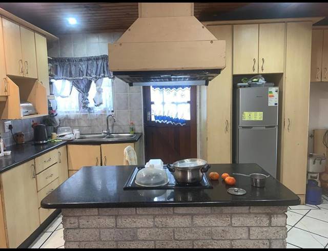 3 BEDROOM HOUSE FOR SALE IN EASTRIDGE